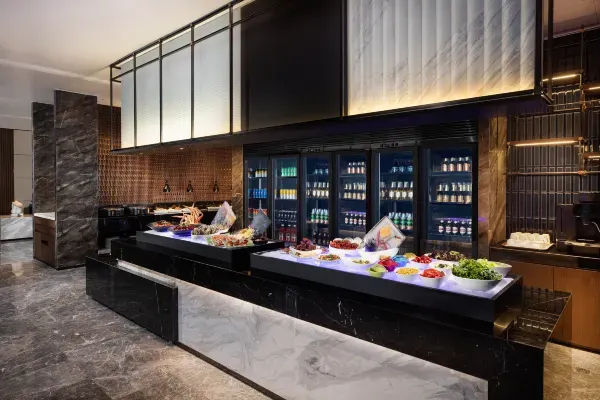 Dining area with open kitchen - Four Points by Sheraton Shanghai