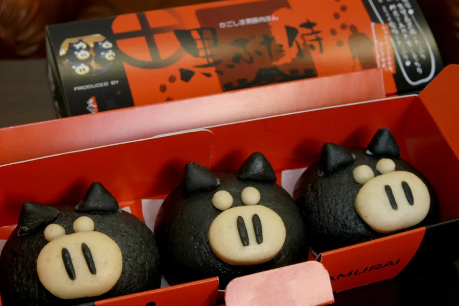 黒かつ亭／黒べぇ「かごしま黒豚肉まん・黒ぶた侍」