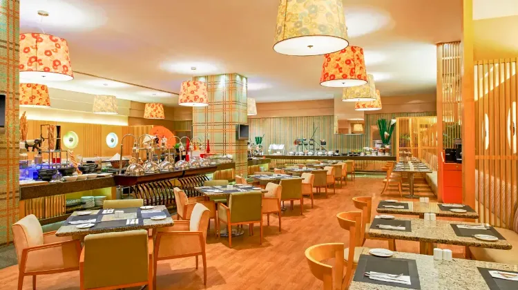Dining area with open kitchen - Four Points by Sheraton Shanghai
