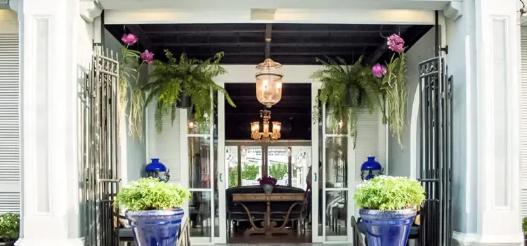 ร้านตู้กับข้าว บรรยากาศตึกเก่าสไตล์ชิโนโปรตุกีส