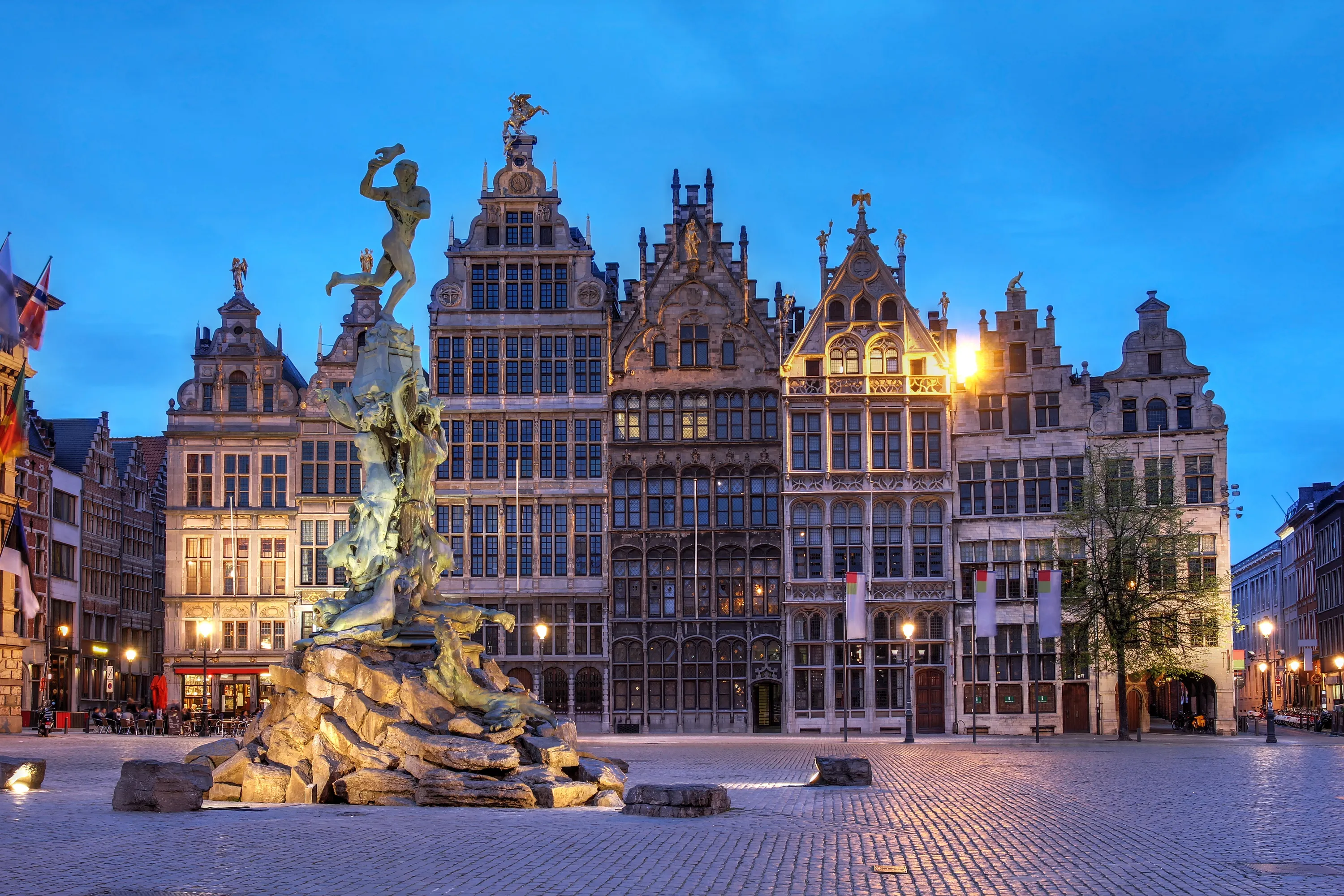 Zug nach Antwerpen, Grote Markt