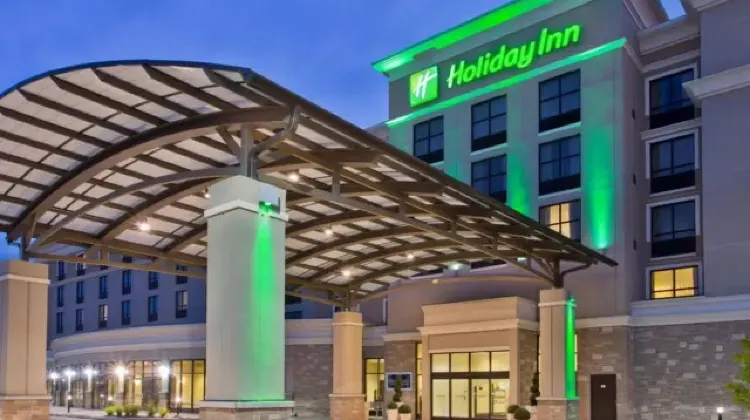The appearance of the hotel building with lights on at night at Holiday Inn Indianapolis - Airport Area N