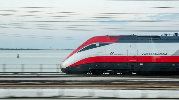 鉄道はシンプルな移動と旅情を感じたい人におすすめ！