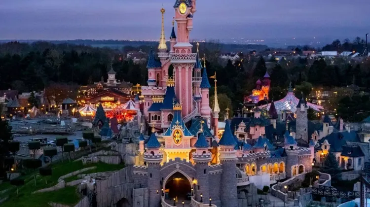 Paris Disneyland opening hours