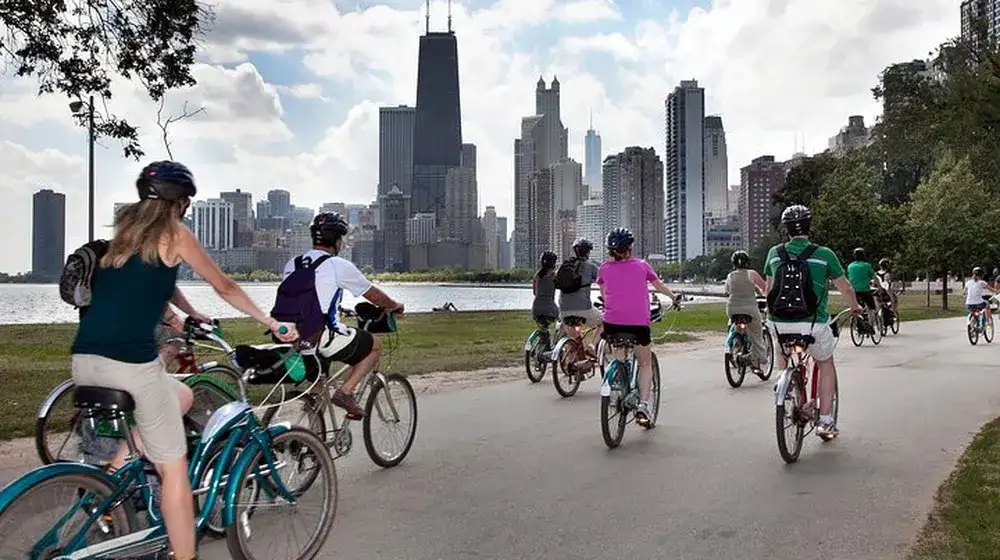 Bike Tour of Chicago's Lakefront Neighborhoods
