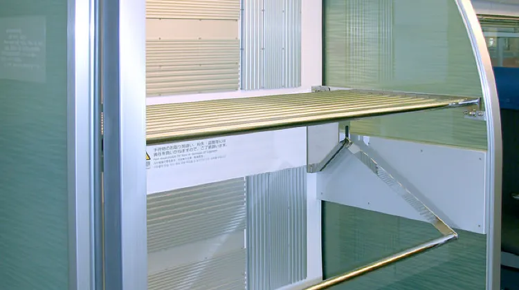 Комфортабельный салон скоростного поезда Keisei Skyliner