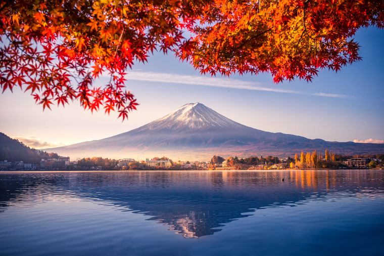 【河口湖】紅葉の見頃は10月中旬~11月中旬