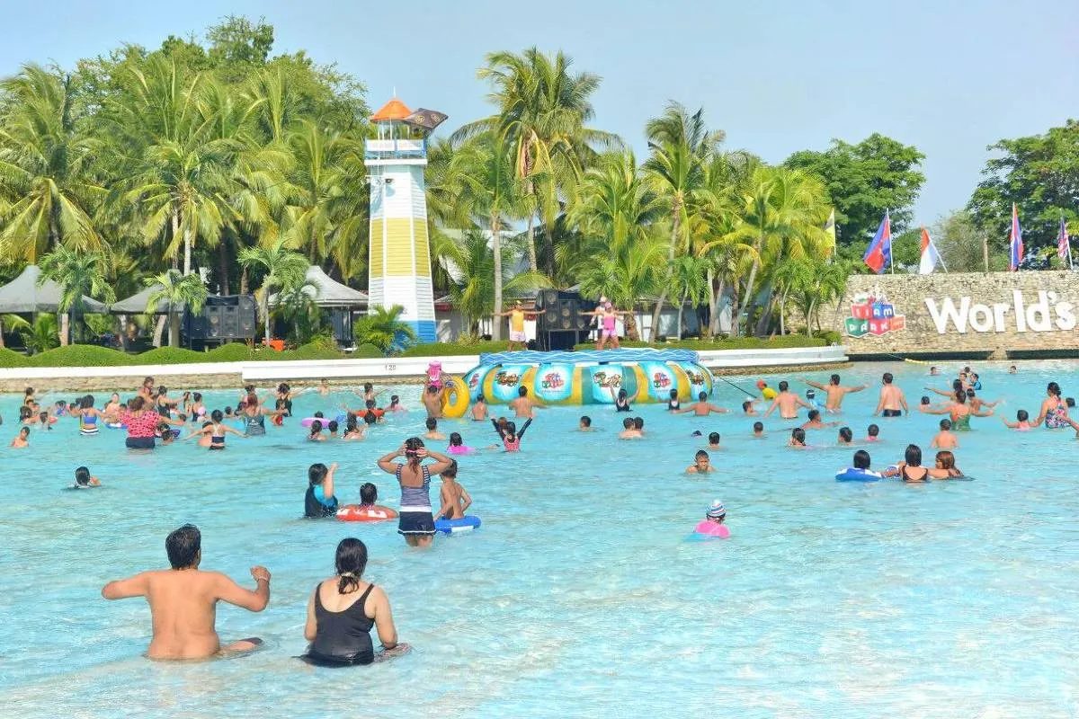 17. Tempat Wisata di Bangkok-Siam Amazing Park
