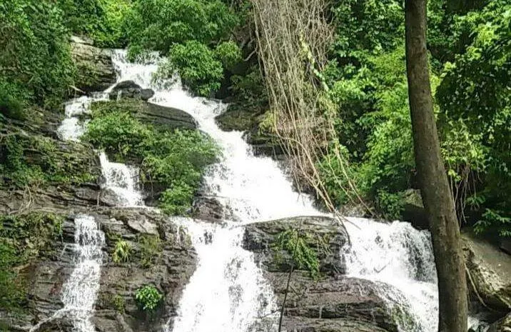 น้ำตกสายรุ้ง