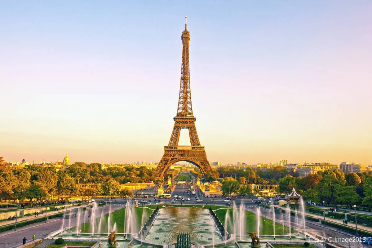 Best time to go to Eiffel Tower