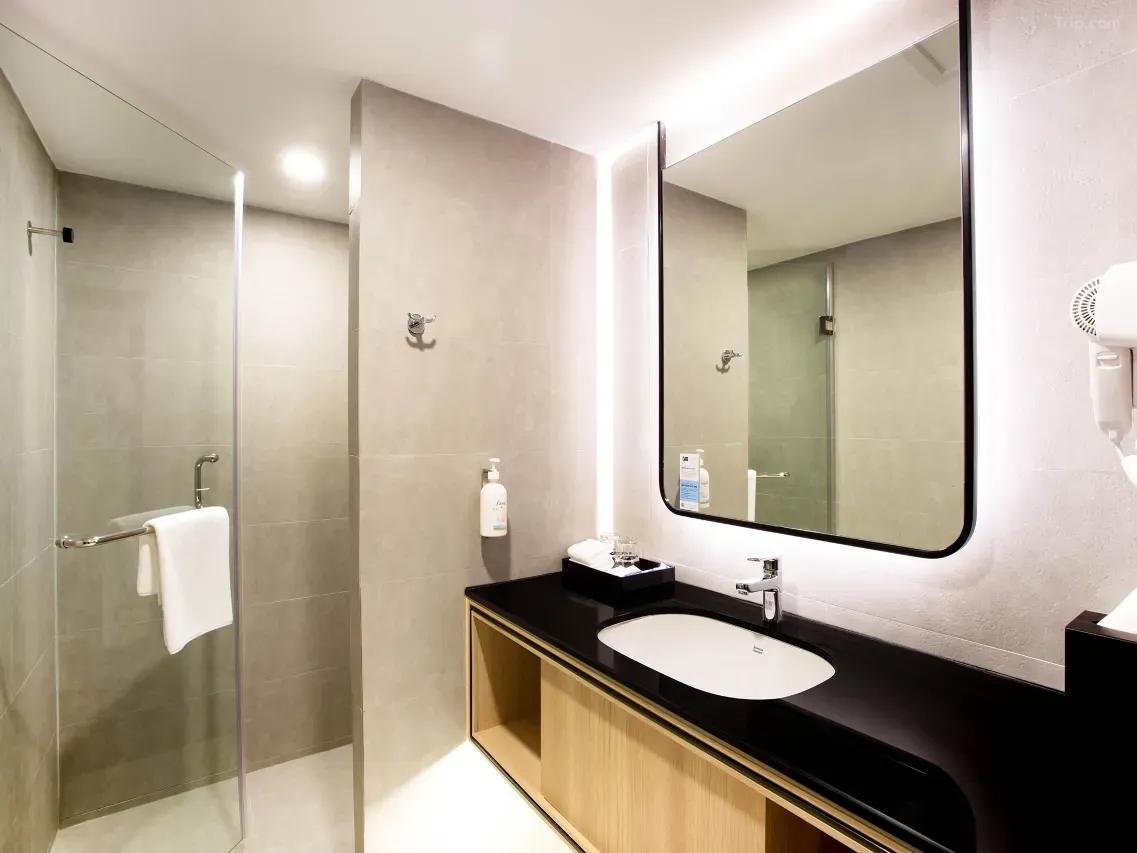 Holiday Inn Express & Suites Bangkok Central Pier