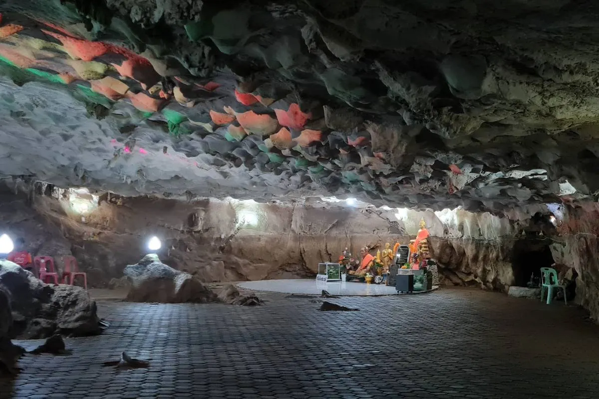 วัดถ้ำเขาประทุน