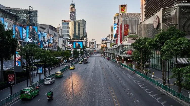 Source: Norbert Braun/ unsplash  centralwOrld (left) is one of the most popular shopping malls located in the heart of Bangkok
