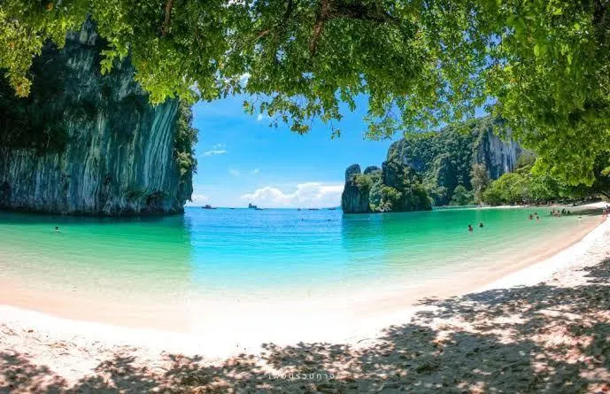 อ่าวห้องที่เกาะห้อง