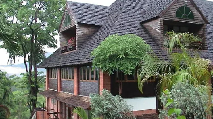 อิสสระ บูติคไวเนอรี่ - ที่พักสระบุรี  ติดน้ำตก