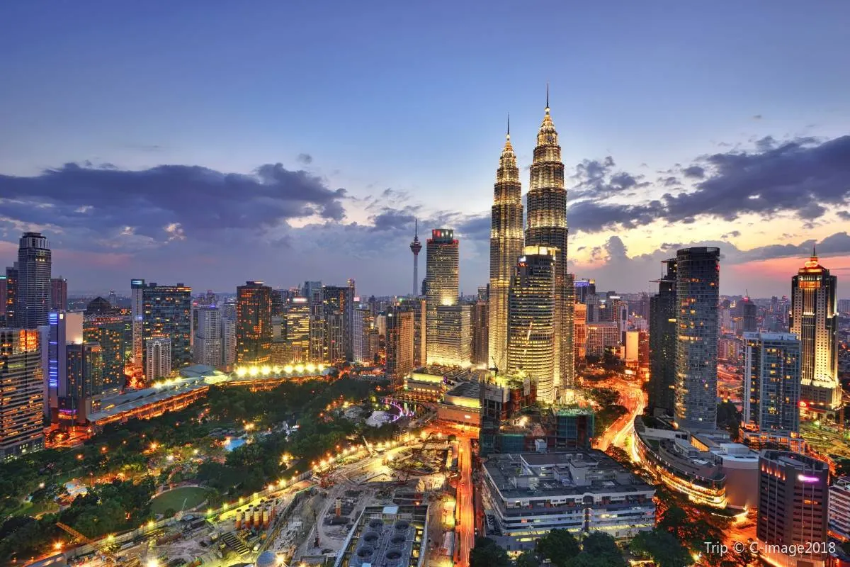 1.Tempat Wisata di Kuala Lumpur-Petronas Twin Towers