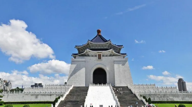 Taiwan Travel Guide: Chiang Kai-shek Memorial Hall