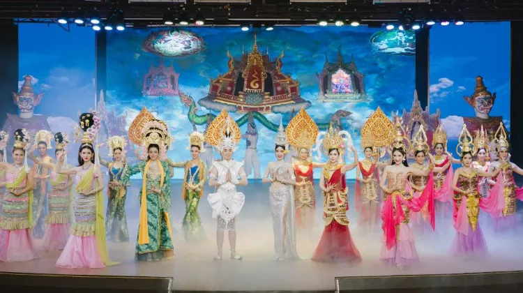 Things to do in Bangkok #5: Golden Dome Cabaret Show