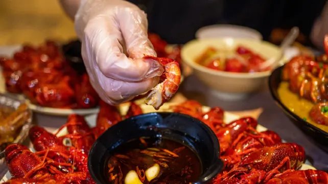 Spicy Crawfish (麻辣小龙虾)