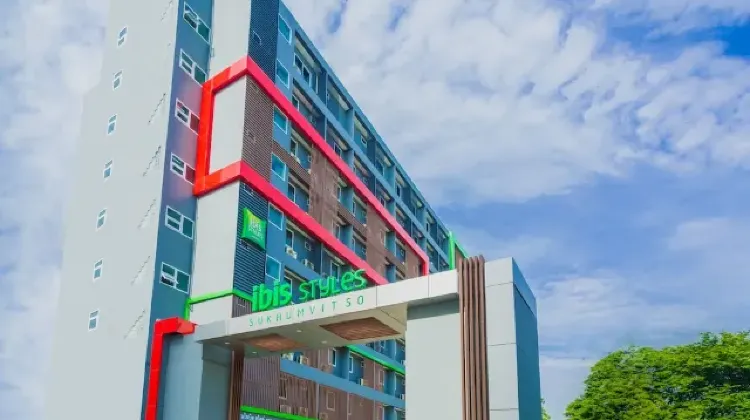 Day hotel building exterior at Ibis Styles Bangkok Sukhumvit 50