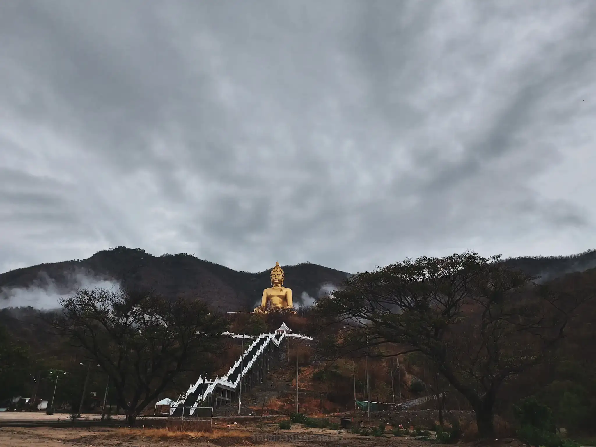วัดเขาวงพระจันทร์