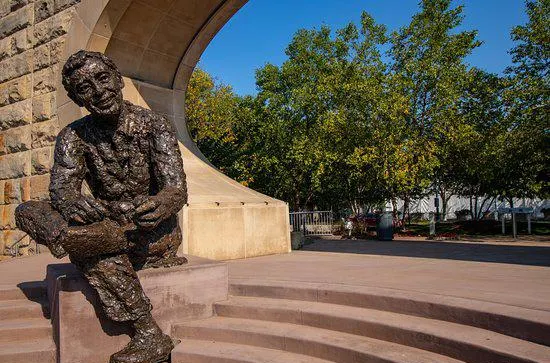 Mr. Rogers' Memorial Statue
