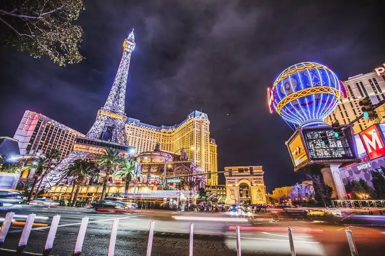 Las Vegas visitors pay too much for hotel rooms because big