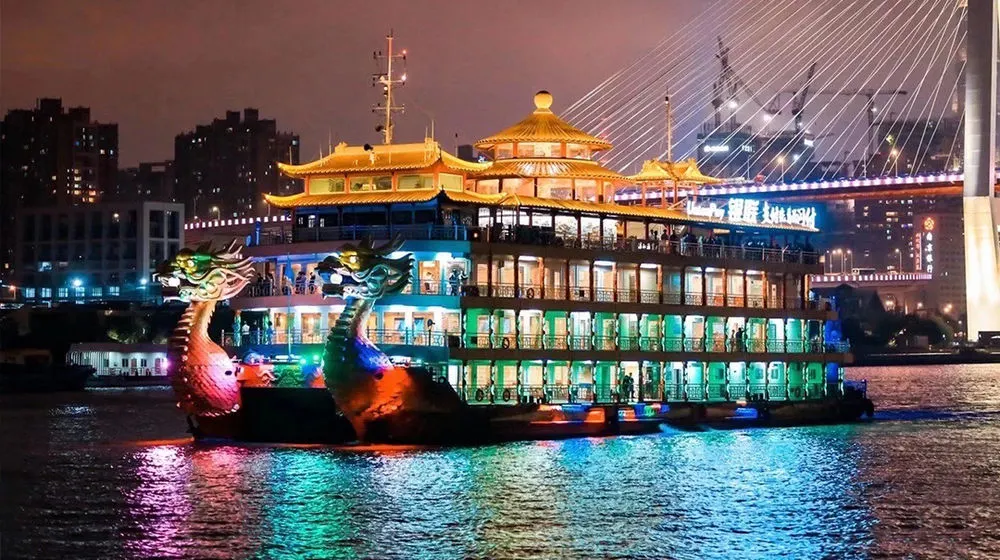 Top Attractions to Visit During Free Layover Tour