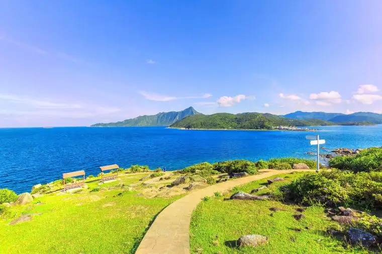 塔門優美的海岸線