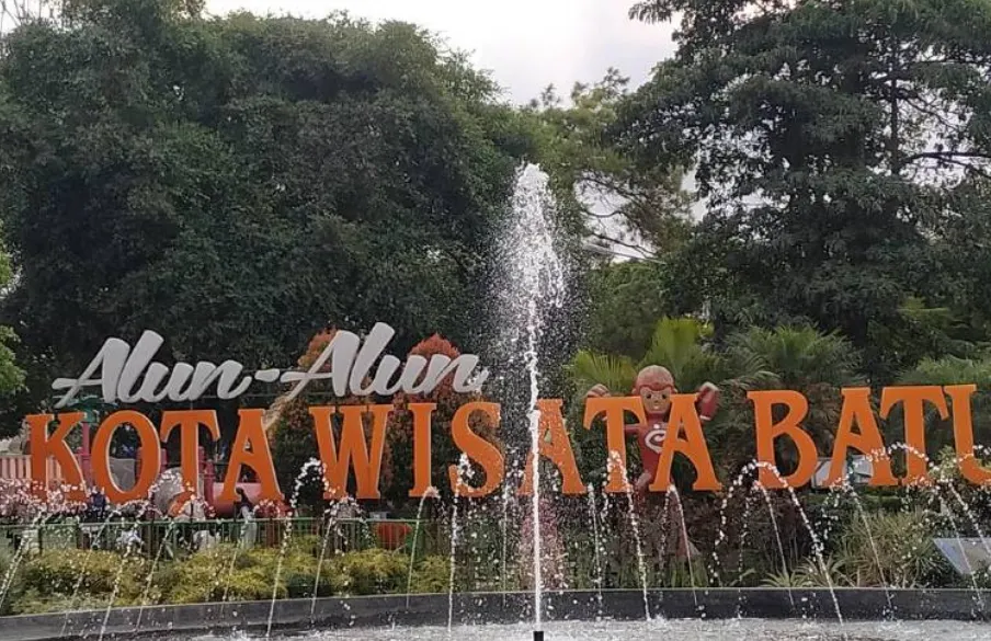 11.Tempat Wisata di Batu-Alun-Alun Kota Wisata Batu