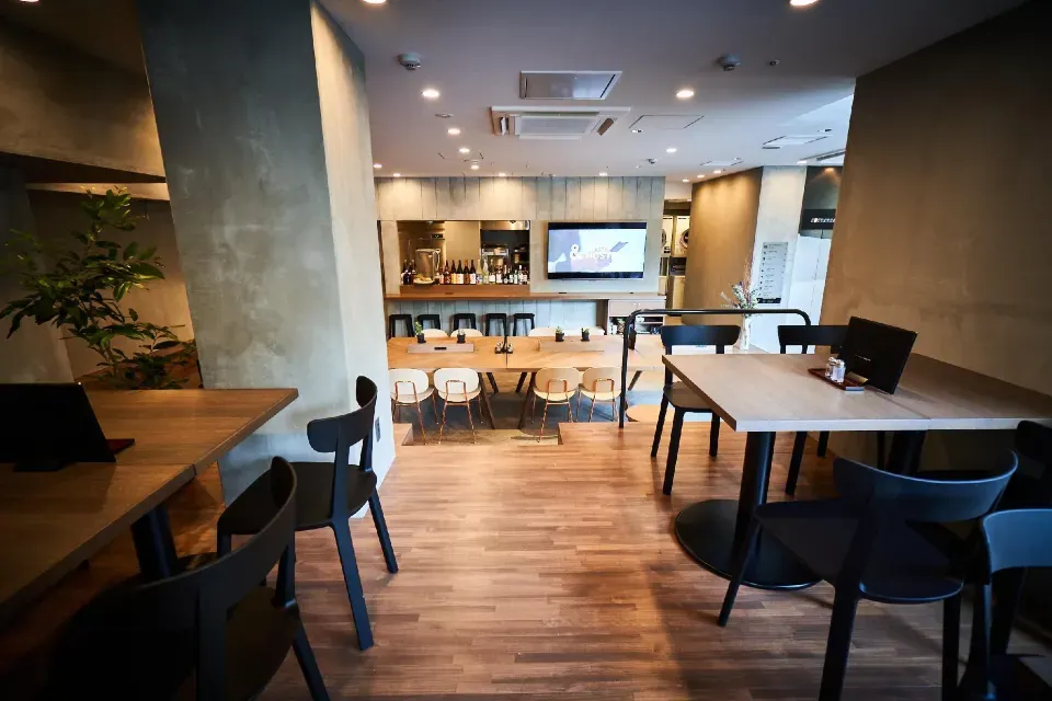 アンドホステル本町イースト