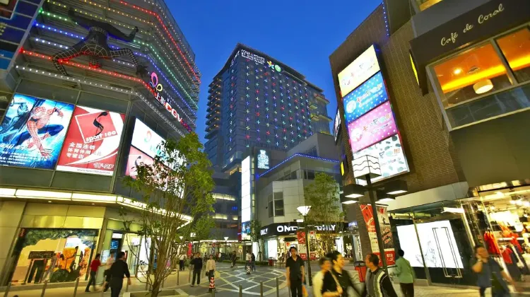 Excellent business district location - Four Points by Sheraton Shanghai