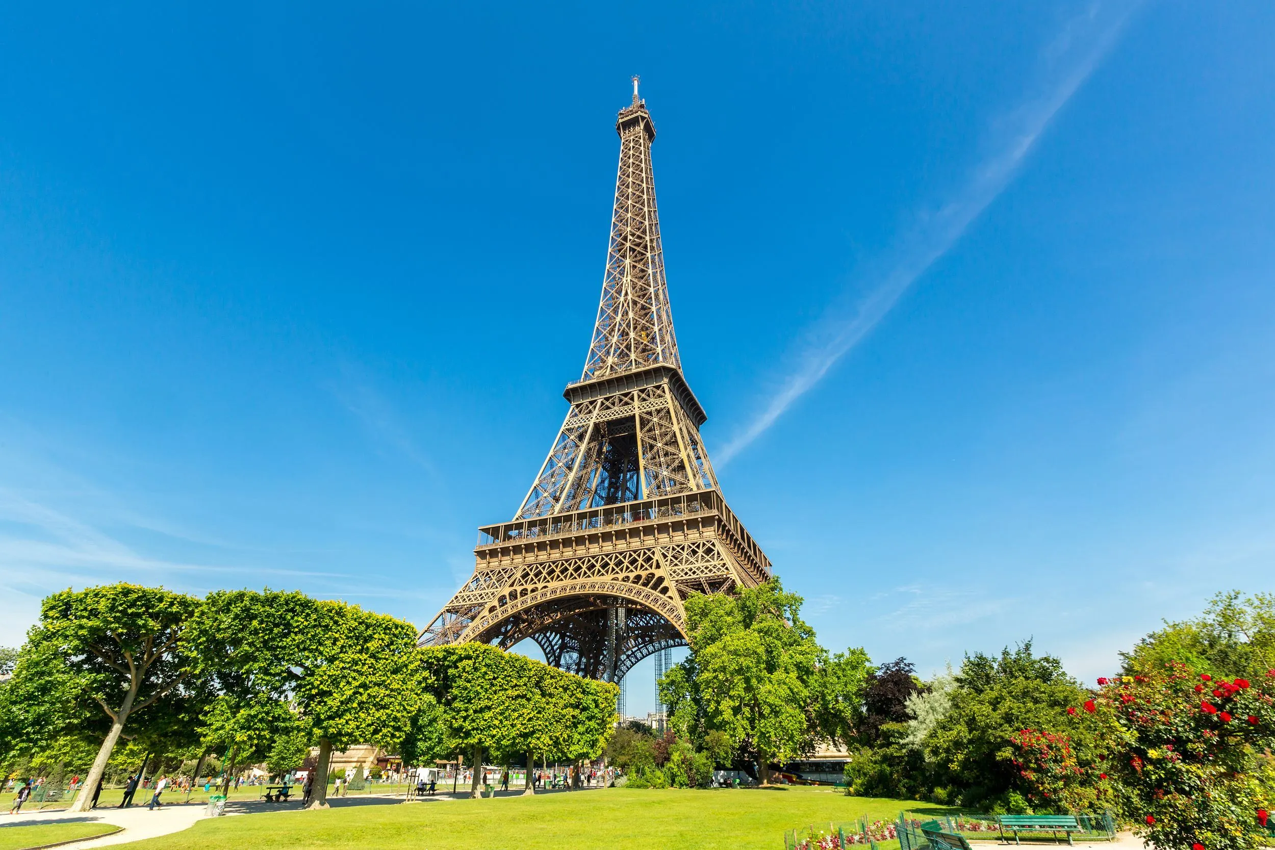 Book Cheap Flights from London to Paris and Save Money