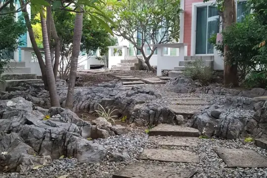 ชาลี บังกาโลว์(Charlie's Bungalows)
