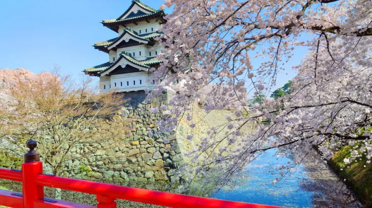 JR East Pass popular attrations: Hirosaki Castle