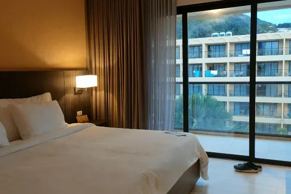 ดีลักซ์(เตียงใหญ่ 1 เตียง หรือ เตียงเดี่ยว 2 เตียง)