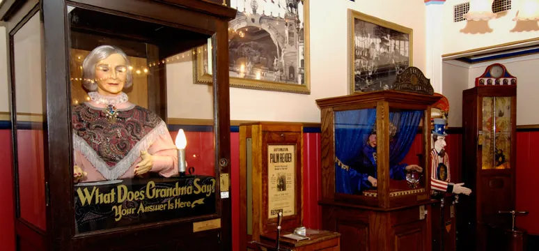 Tokyo Disneyland attractions: World Bazaar