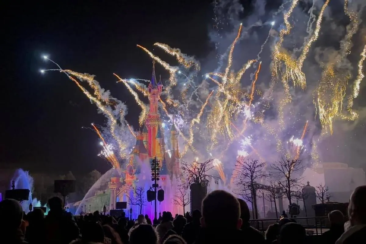 ดิสนีย์แลนด์ ปารีส เวลาดอกไม้ไฟ