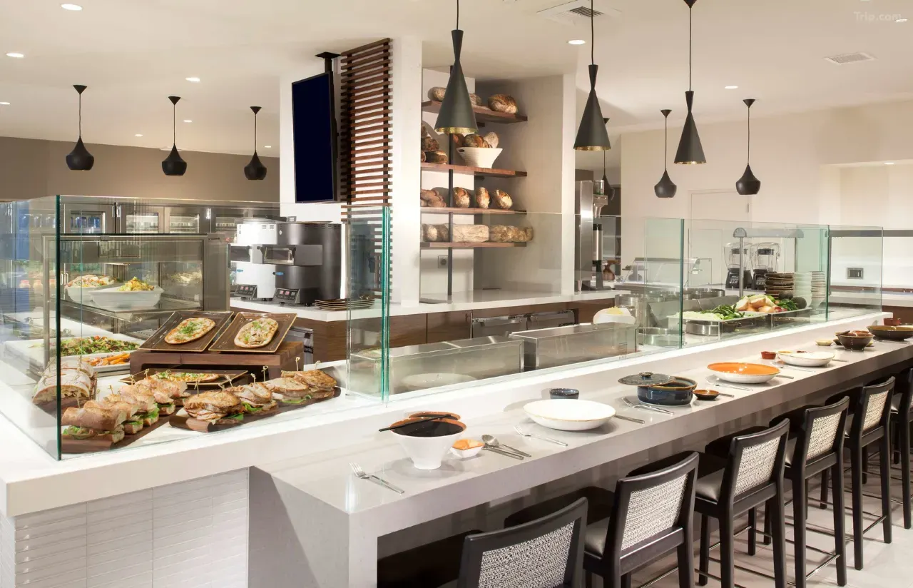Dining area - Hotels near LAX with Shuttle