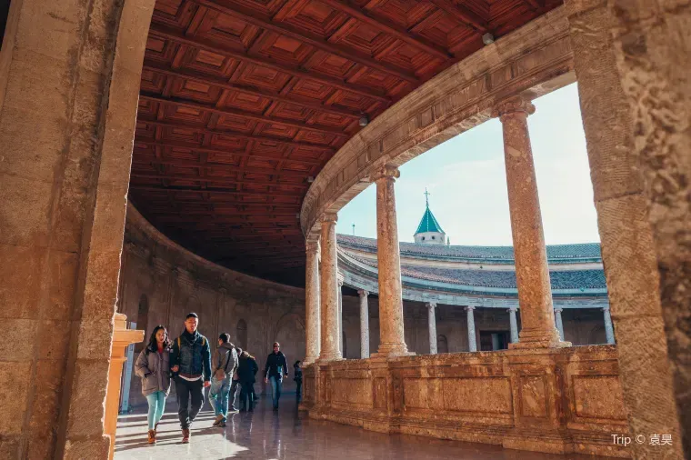 バルセロナからグラナダへのお得なチケット予約はTrip.comで！