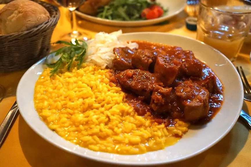Discover Dining and Entertainment in Milan