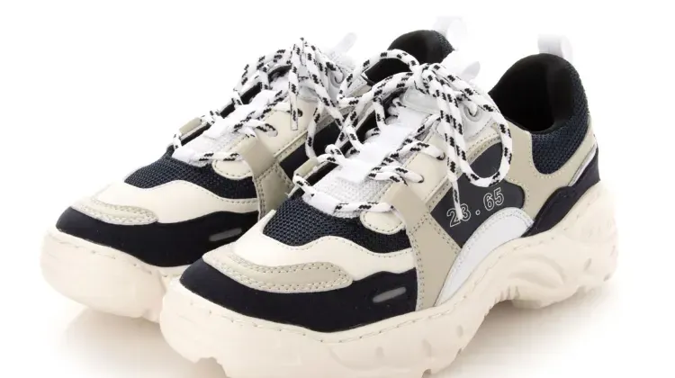 7.23.65のスニーカー