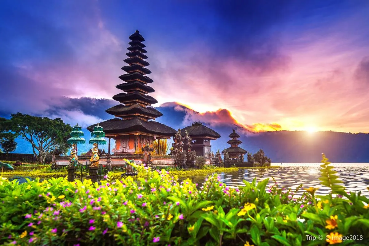 10. Objek Wisata di Bali-Pura Ulun Danu Beratan