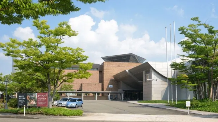 新潟県立近代美術館