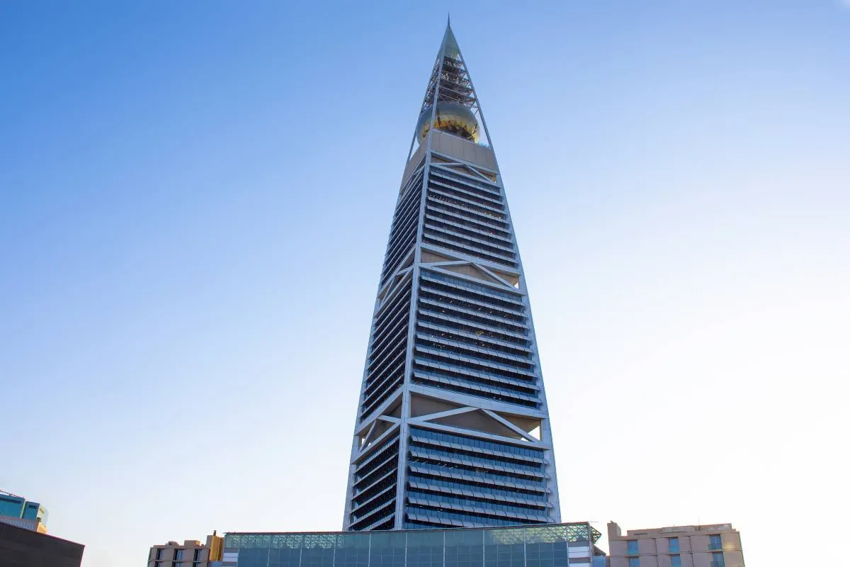 4. Tempat Wisata di Arab Saudi-Al Faisaliyah Center