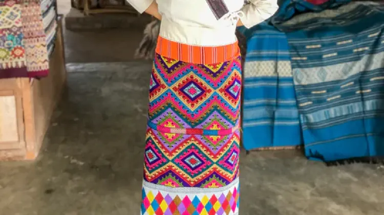 3.シン(巻きスカート)