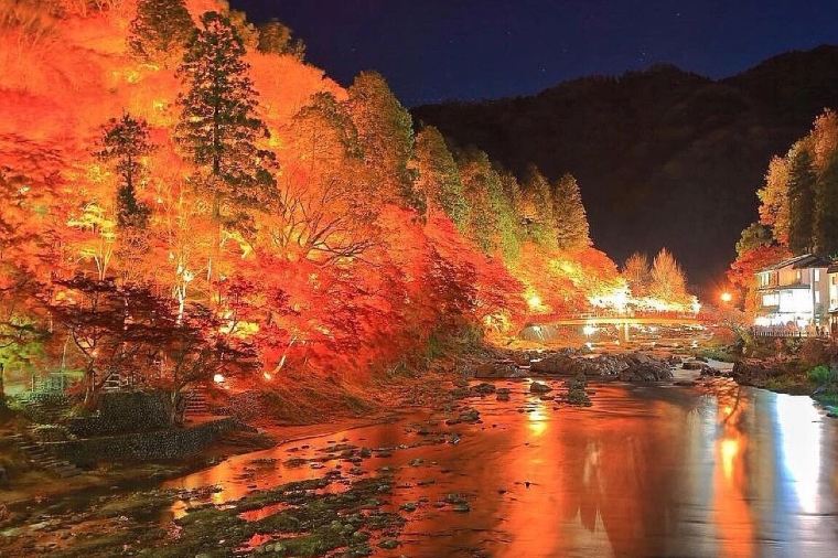 【香嵐渓】紅葉の見頃は11月上旬~11月中旬