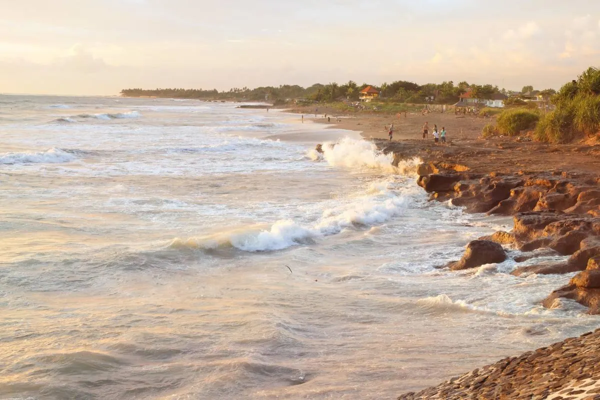 Tempat Wisata Canggu-Pantai Batu Mejan