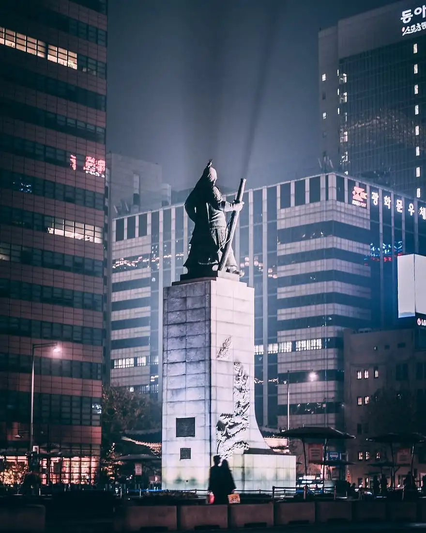 du lịch Hàn Quốc tự túc - Quảng trường Gwanghwamun