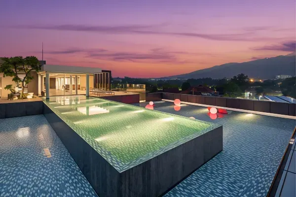 โรงแรมเทรเวลลอดจ์ นิมมาน